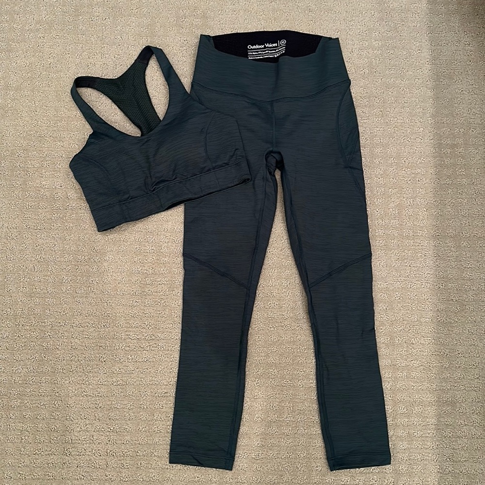 Outdoor Voices Doing Things Bra and 7/8 Leggings in Everygreen XS
